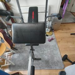 Weights bench with weights