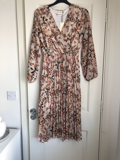 New lovely dress Uni size ( will fit for size 8-12)