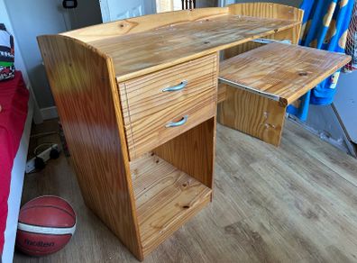 Computer desk