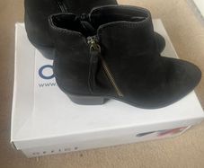 Women's ankle boots size 4