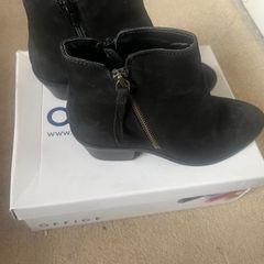 Women's ankle boots size 4