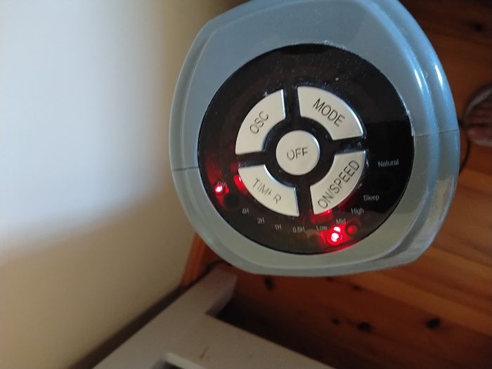Oscillating tower fan