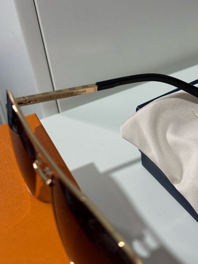 Gold lv Louis Vuitton glasses/sunglasses