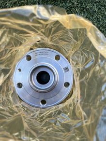 Wheel hub, Wheel bearing 5WA407621A