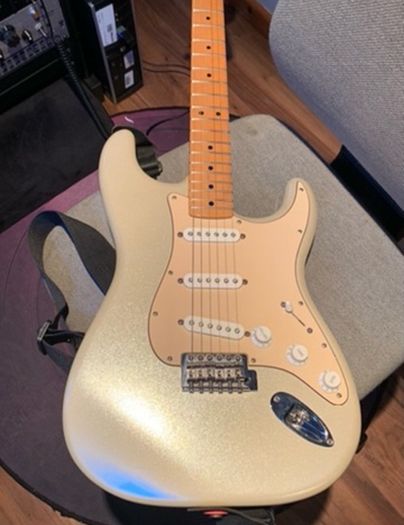 Fender Stratocaster Gold