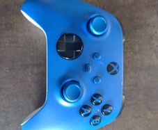 Blue XBOX controller + metal tumb sticks