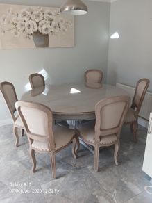round kitchen table