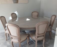 round kitchen table