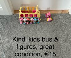 Kindi kids bus & figures