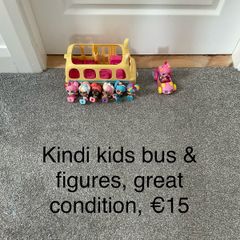 Kindi kids bus & figures