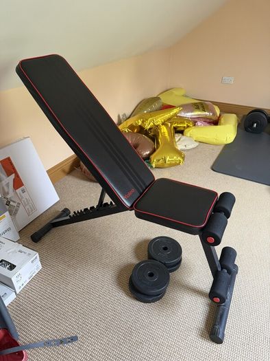 Weight lifting gym bench