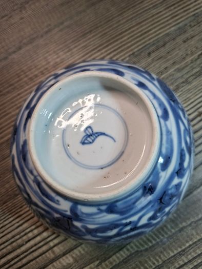 Chinese Kangxi porcelain Lotus bowl