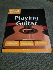 Idiot's Guides: Playing Guitar (Paperback )