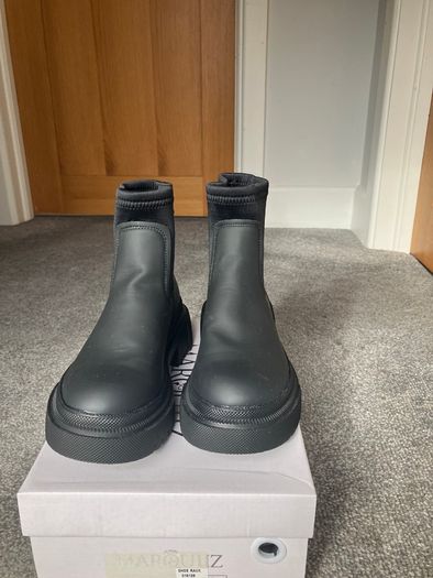 New in Box Ladies Black Chelsea Boots Size UK37 Size 4