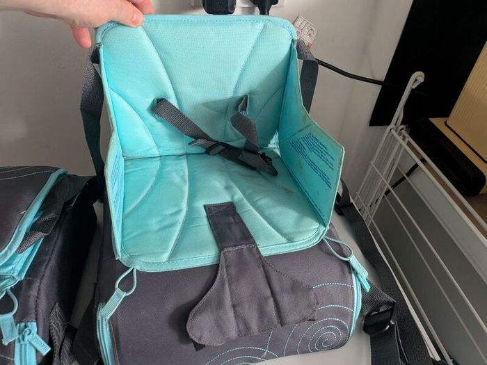 munchkin travel booster seat for restaurant etc.