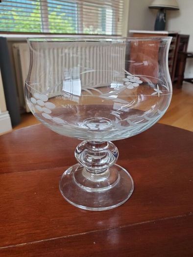 Vintage Duiske Glass Hand-Cut Footed Trifle / Dessert Bowl (Grape & Vine Pattern)