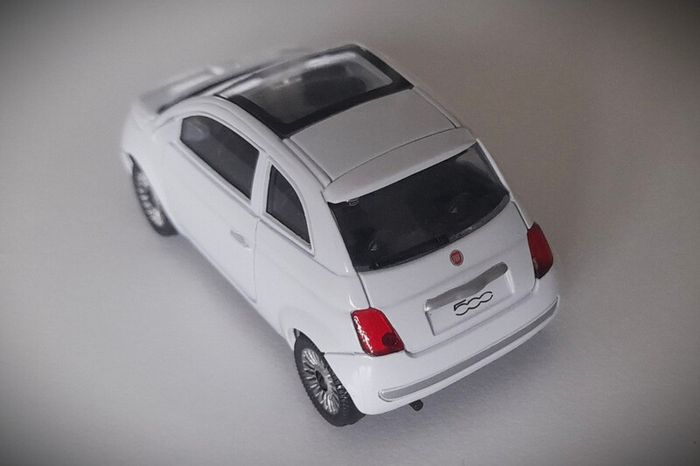 Diecast Model Fiat 500 2007 White - Collectable Motorama 1:43