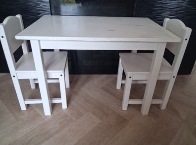 Kids table and chairs