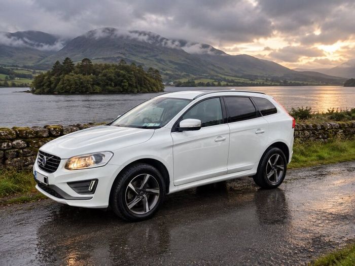Volvo XC60 R-Design ( MINT )