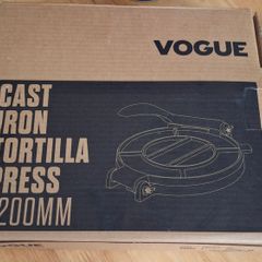 Cast iron tortilla press