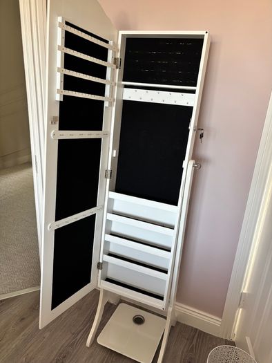 Mirror and Jewellery Storage Stand