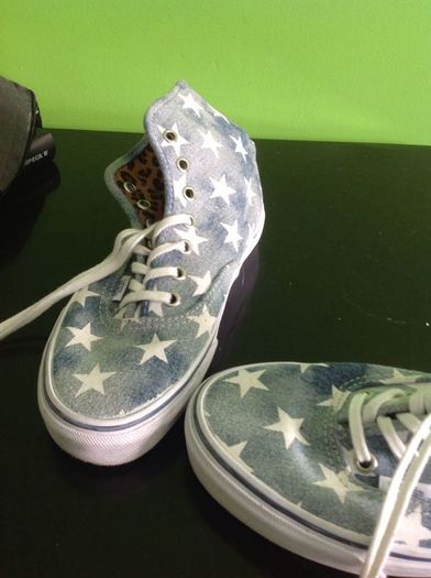 funky vans high tops with cool US flag stars print.