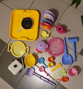 A Large Selection of Role Play Items Plus Sand/Beach Items