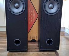 Klipsch KG 3.5 Floorstanding Speakers  Excellent Condition & Original Packaging (Black Satin Veneer)