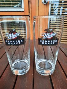 Vintage Miller Genuine Draft Pints glasses