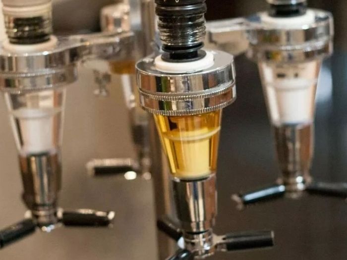 NEW 4 Bottle Rotary Stand Bar Butler Drinks Optic Dispenser Spirits Steel
