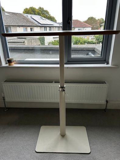 Standing desk- small, gas spring lift