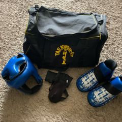 TAEKWON-DO bag with protective equipment