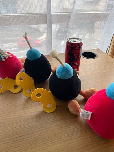 4 Super Mario Bomb omb black and red