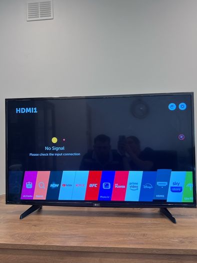 TV LG 49LH590V. Size: 49 inches. Year: 2017