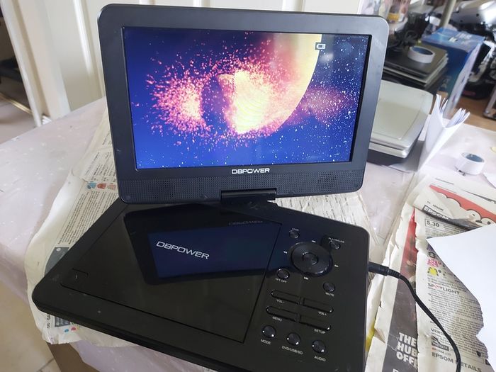 5 Portable DVD Players, all working, but no charges for them, all in very good condition