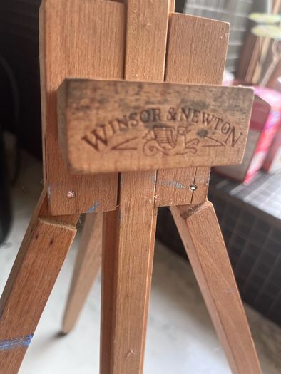 Easel