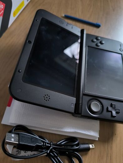 Nintendo 3DS XL boxed with 20 games