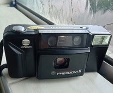 Minolta Freedom II 35mm Point and Shoot Film Camera - Tested & Working
