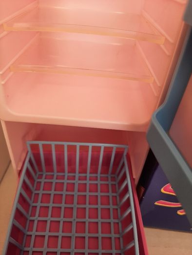 New Sindy vintage unopened Fridge freezer and toy food