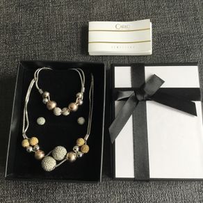 Costume jewellery set. Necklace, bracelet, earrings. Brand New. Unwanted gift.