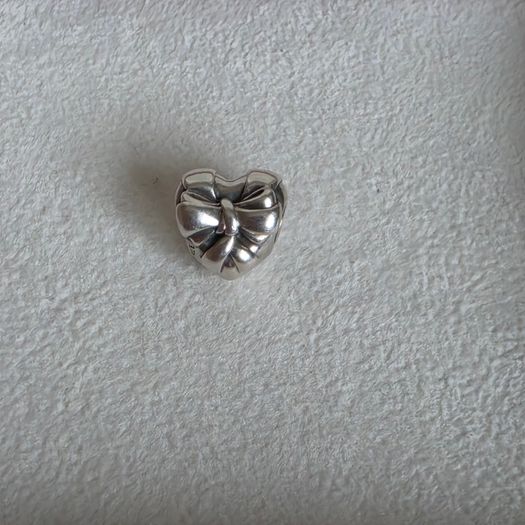 Pandora heart bow, charm perfect condition fully hallmarked
