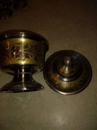 Vintage lovely brass pot and lid 15 cm. tall with lid &10.7cm. wide.