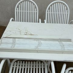 White Venetian blind