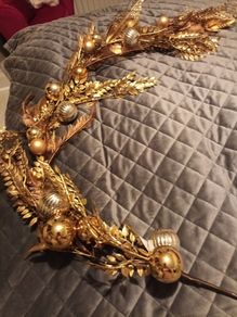Luxury gold bauble christmas garland