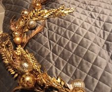 Luxury gold bauble christmas garland