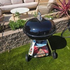 Weber 57cm Charcoal BBQ