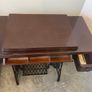 Singer table Image 4