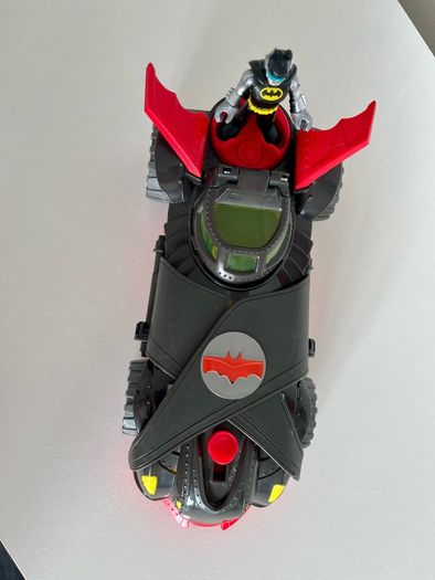 Batman ninja Batmobile with figurine