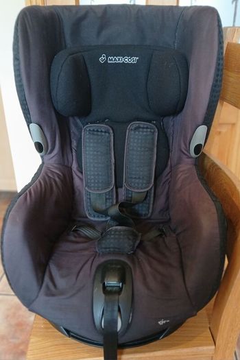 Maxi Cosi Car Seat with Swivel Base