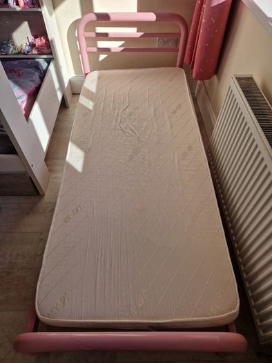 Pink metal frame toddler bed